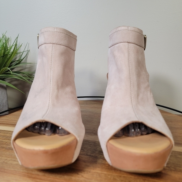 Korks Ease Suede and Leather Wrapped Wedge Sandals Size 9 - Picture 5 of 16